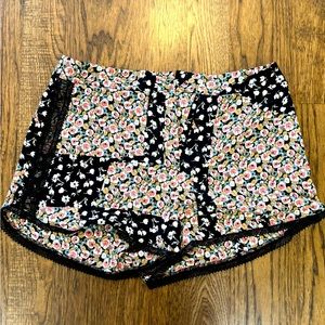 Flowy detailed shorts